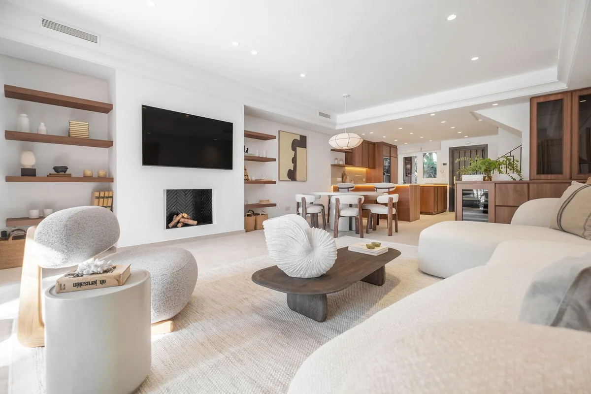4-Bedroom Villa in The Golden Mile 3