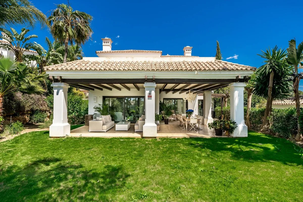 4-Bedroom Villa in The Golden Mile 2