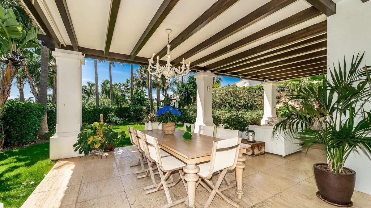 4-Bedroom Villa in The Golden Mile 4