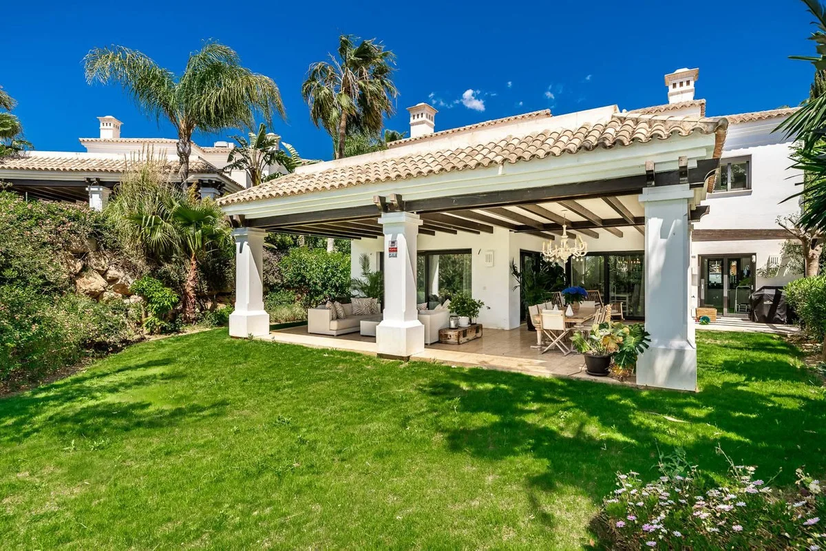 4-Bedroom Villa in The Golden Mile 5