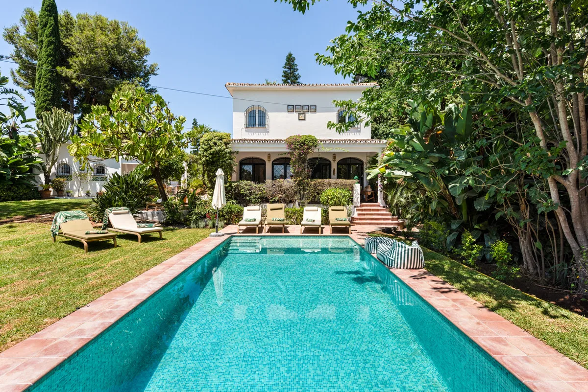 4-Bedroom Villa in Nueva Andalucía Main