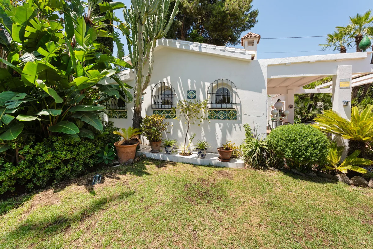 4-Bedroom Villa in Nueva Andalucía 3