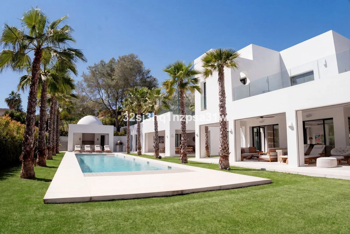 9-Bedroom Villa in Sotogrande Costa 5