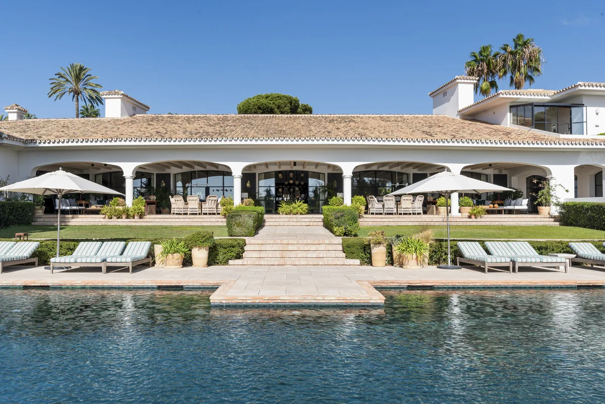 11-Bedroom Villa in The Golden Mile — The Golden Mile