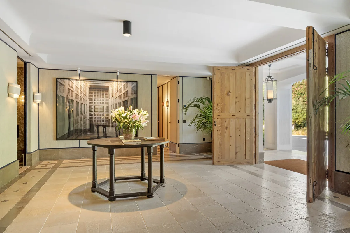 11-Bedroom Villa in The Golden Mile 2