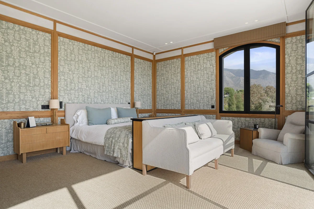 11-Bedroom Villa in The Golden Mile 4