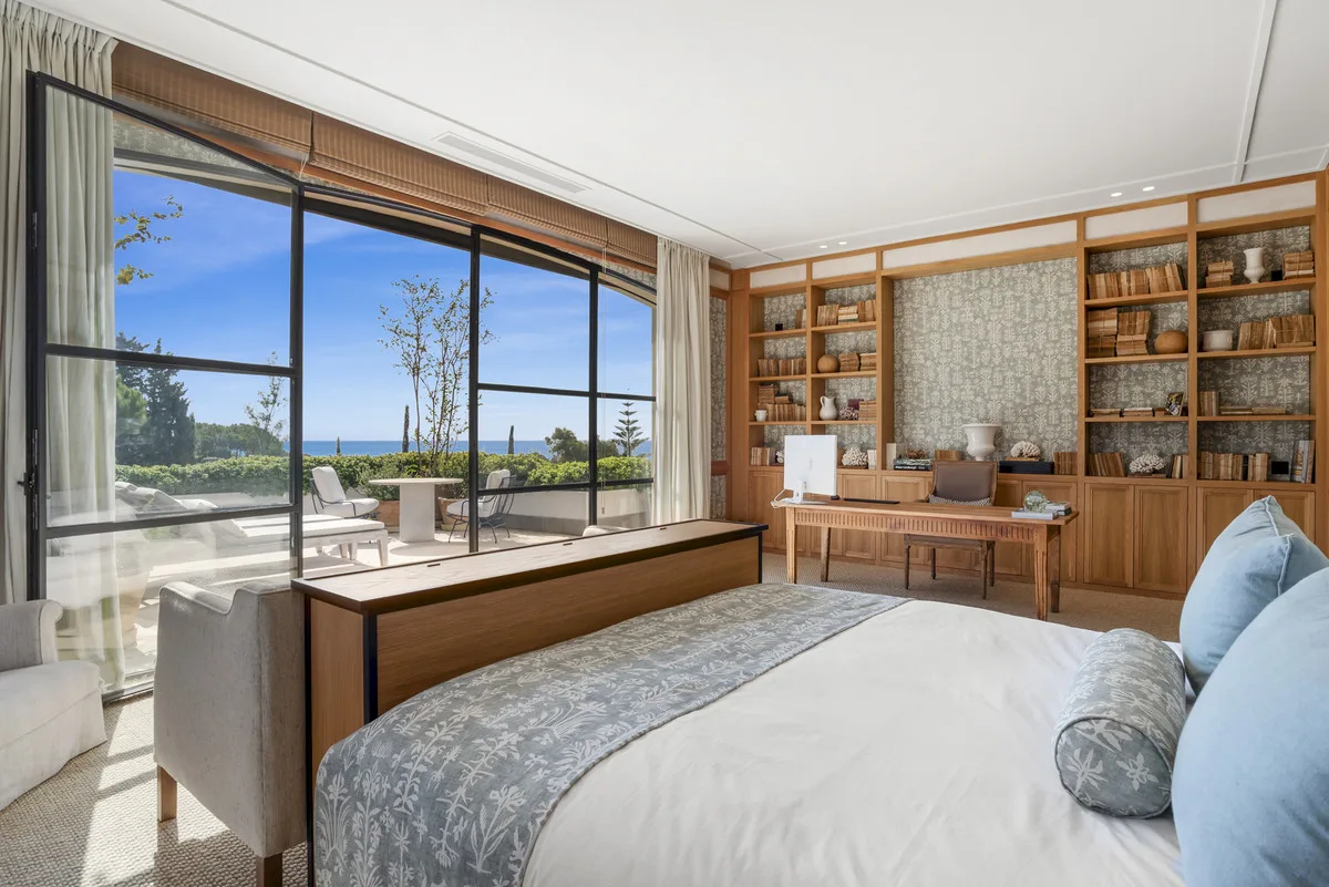 11-Bedroom Villa in The Golden Mile 5
