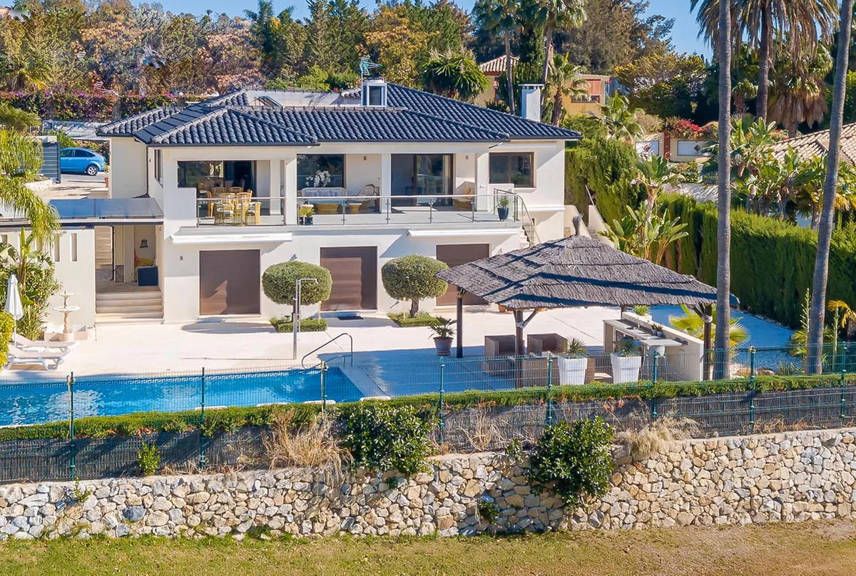 5-Bedroom Villa in Nueva Andalucía — Nueva Andalucía
