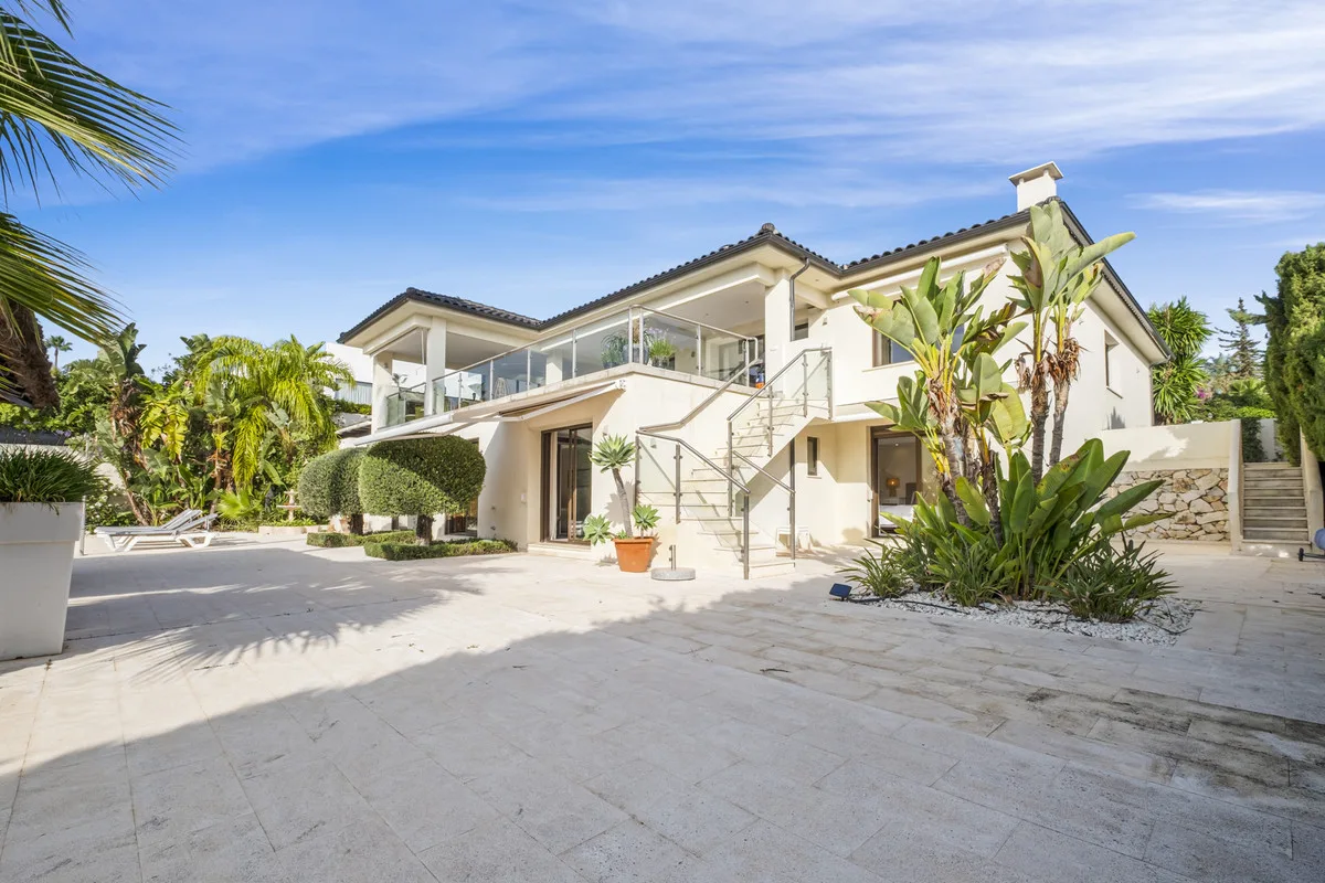 5-Bedroom Villa in Nueva Andalucía 2
