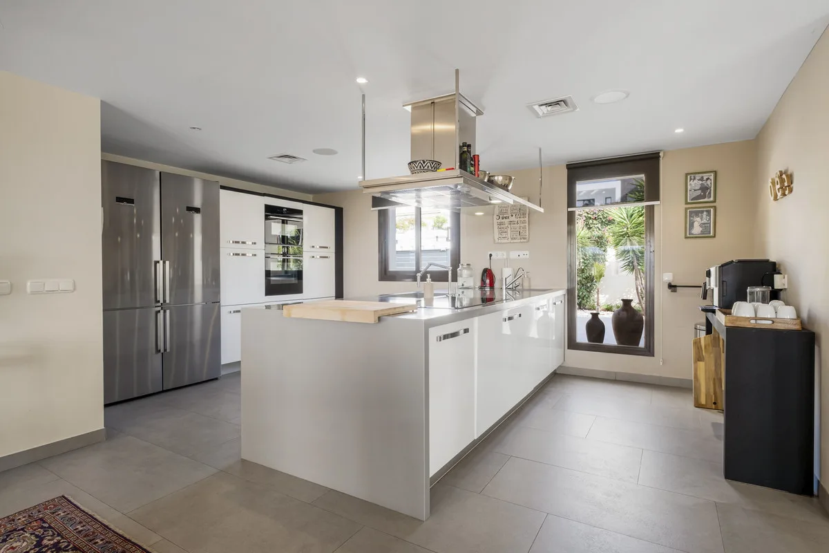 5-Bedroom Villa in Nueva Andalucía 3