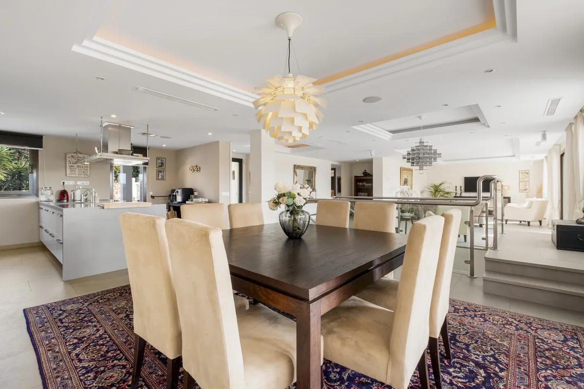 5-Bedroom Villa in Nueva Andalucía 4