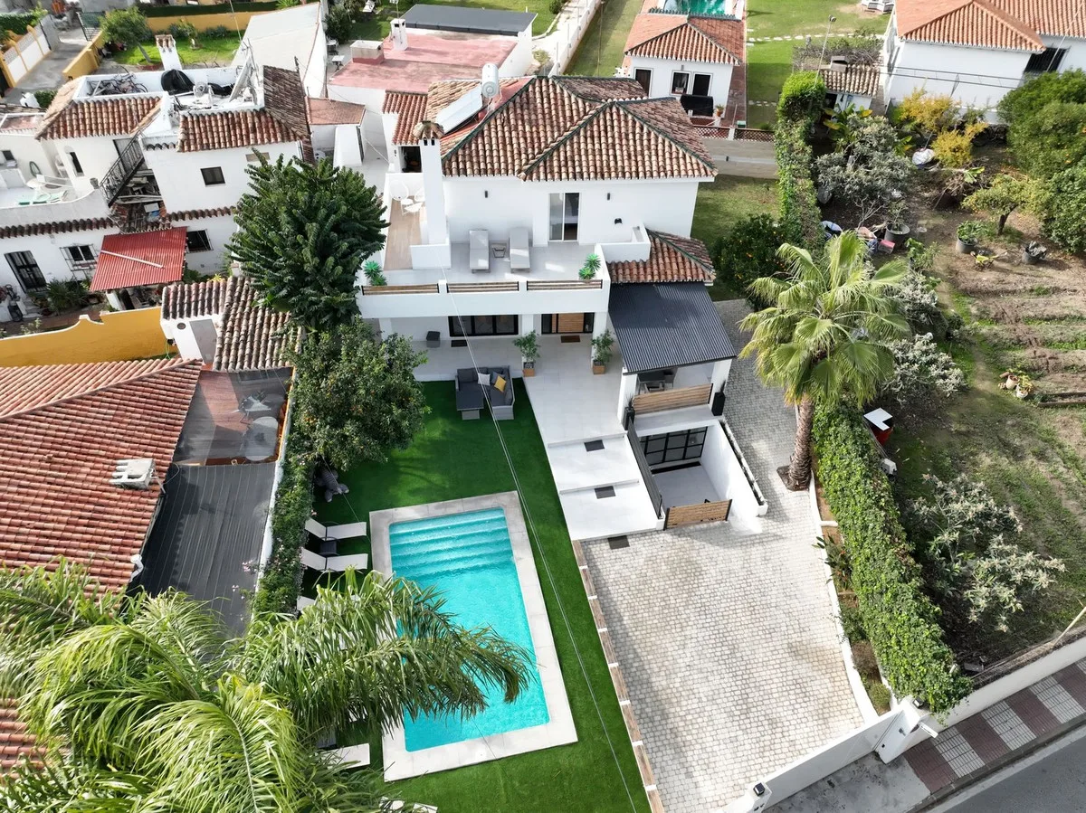 6-Bedroom Villa in Marbella 2
