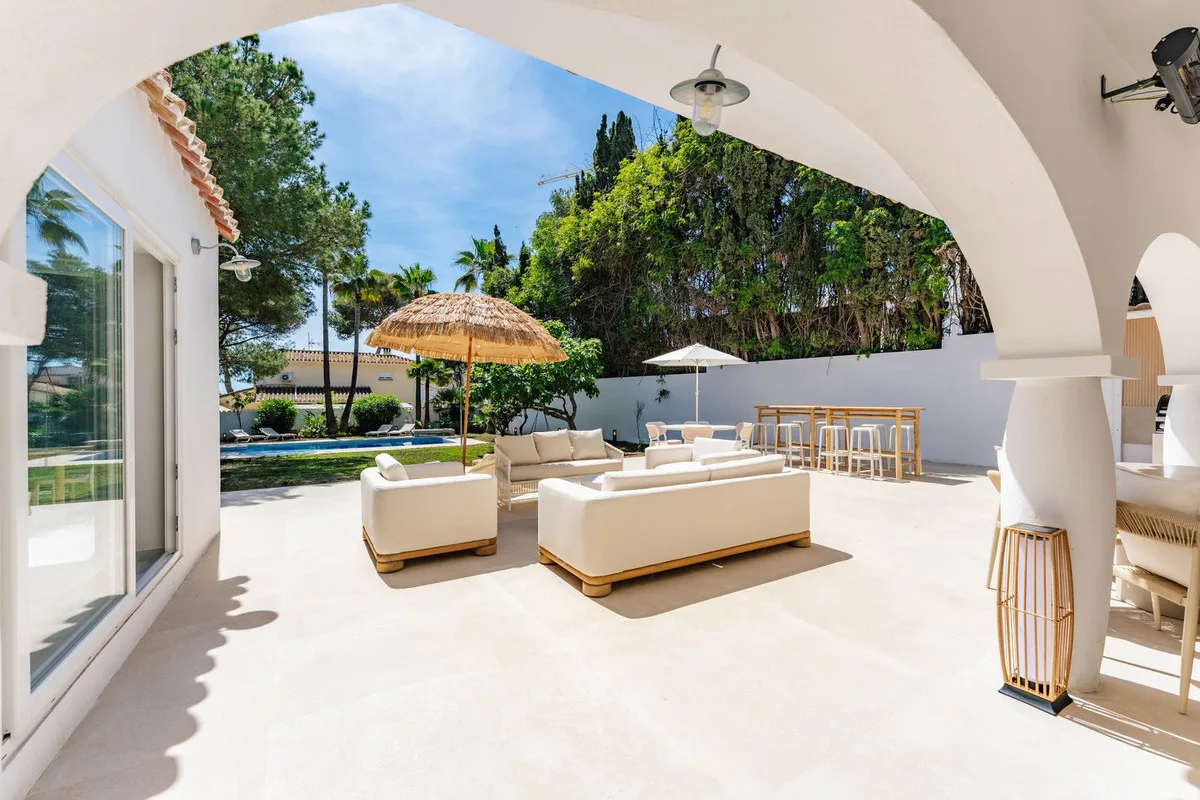 4-Bedroom Villa in Costabella 4