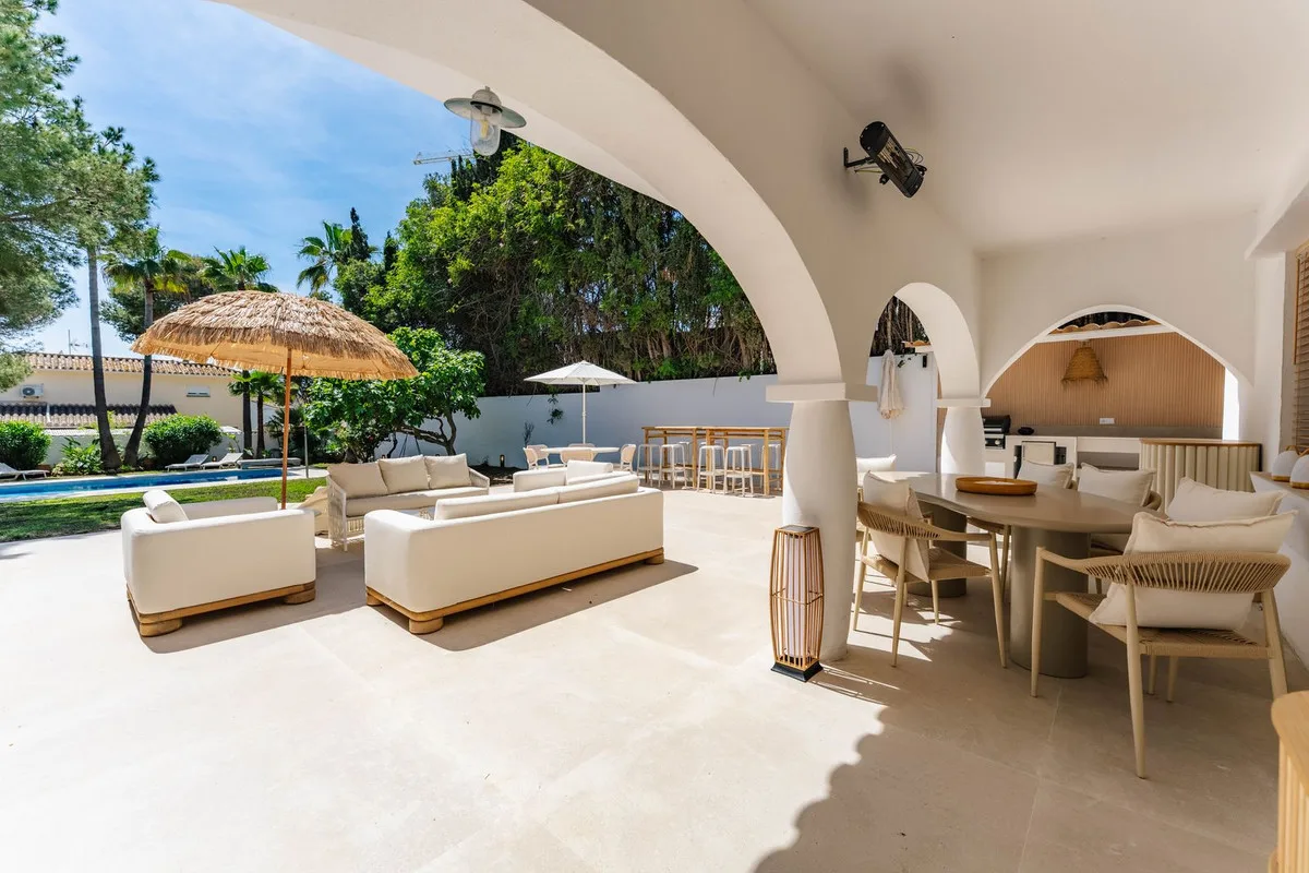 4-Bedroom Villa in Costabella 5
