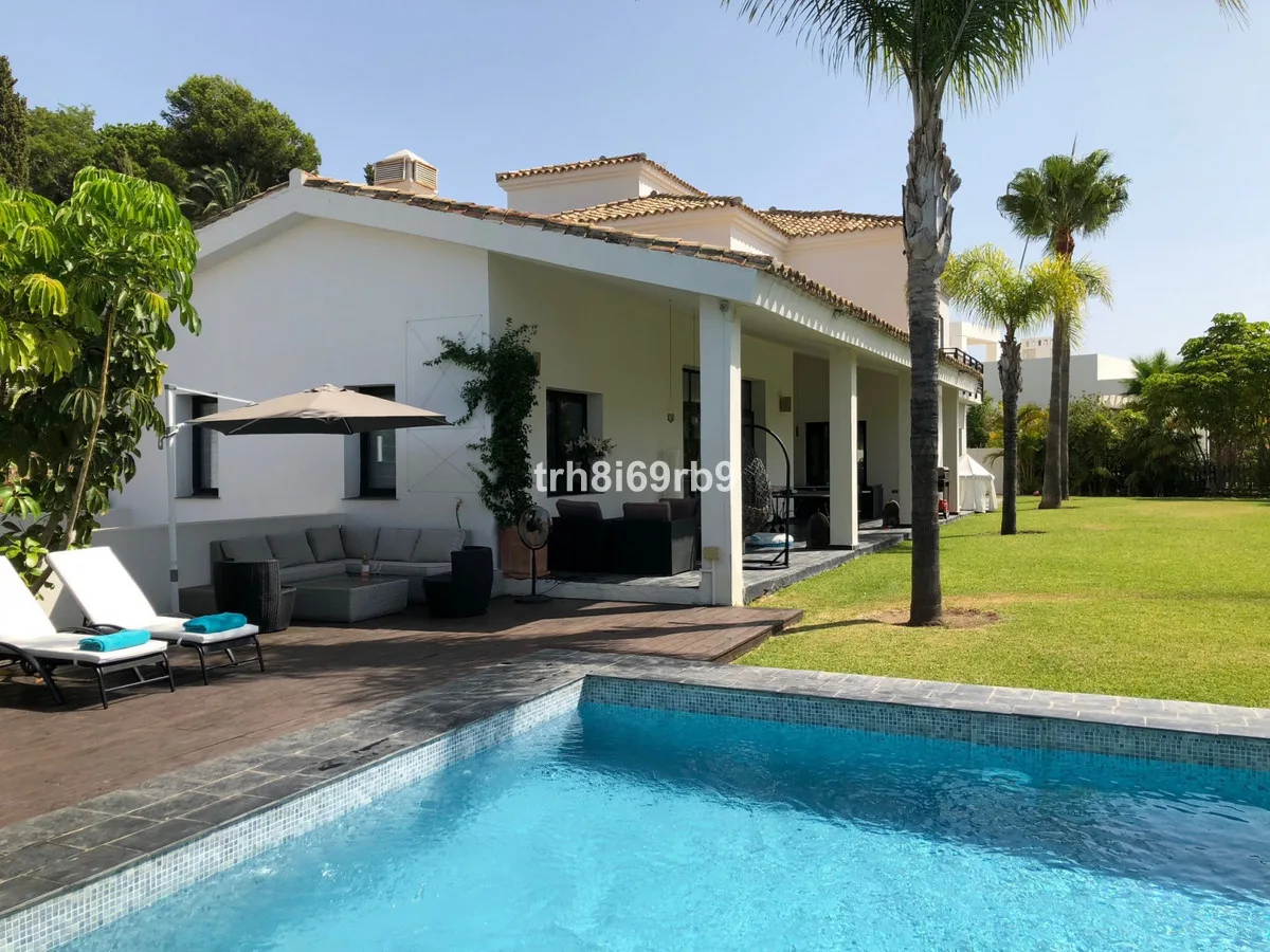 4-Bedroom Villa in Benahavís 2