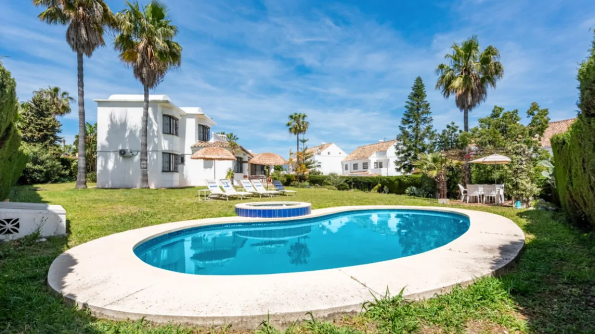 4-Bedroom Villa in Estepona 2