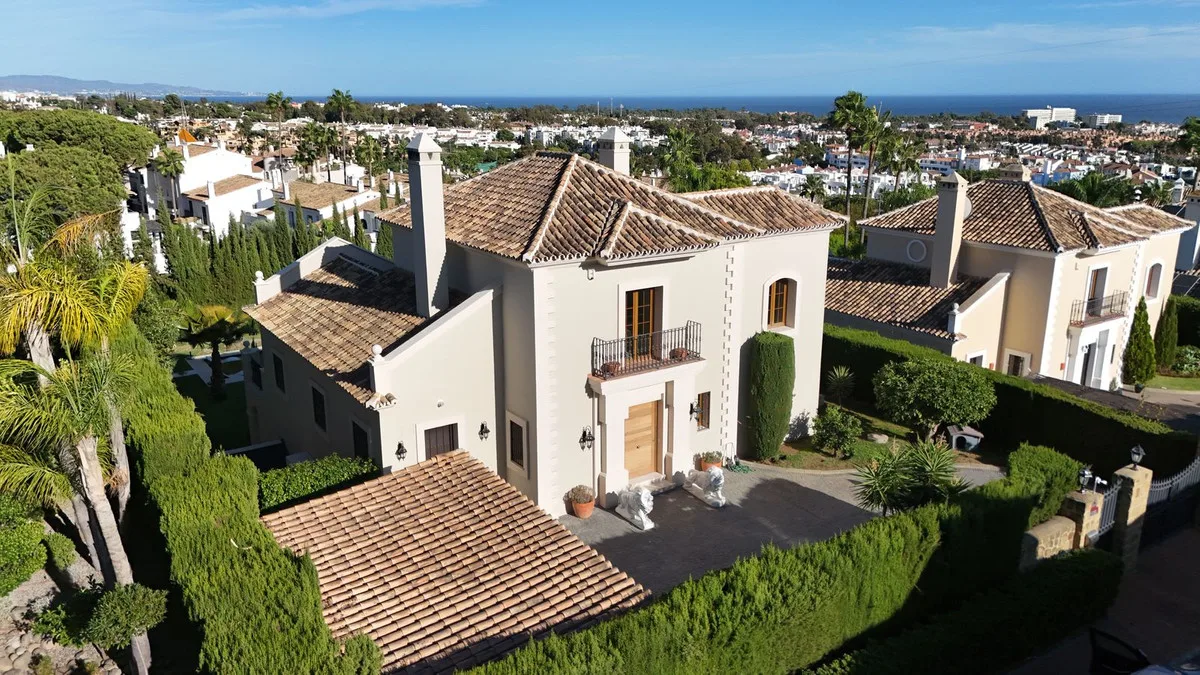 4-Bedroom Villa in El Paraiso — El Paraiso