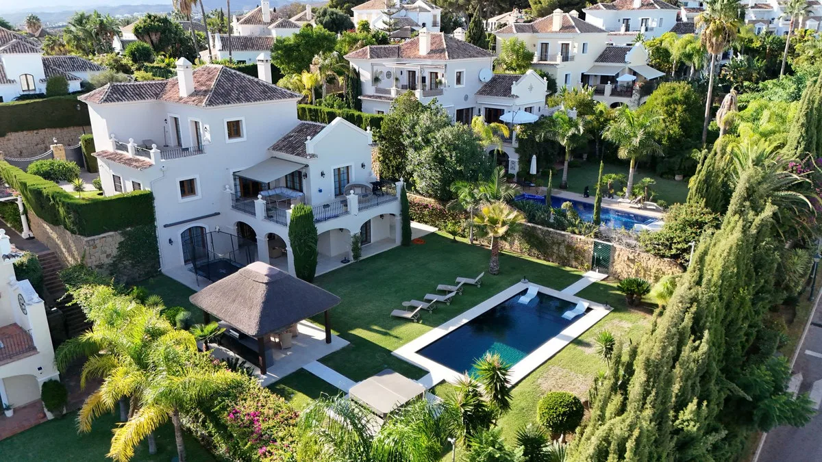 4-Bedroom Villa in El Paraiso 2