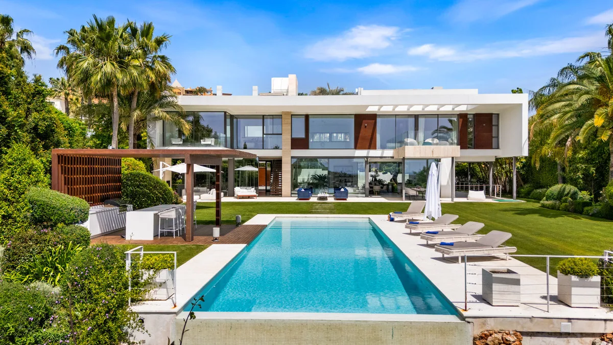 6-Bedroom Villa in Nueva Andalucía Main