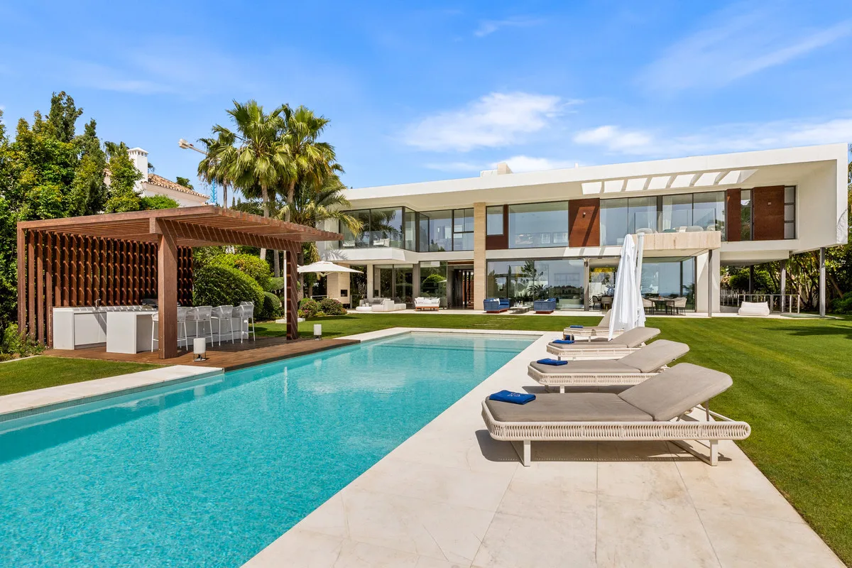 6-Bedroom Villa in Nueva Andalucía 5