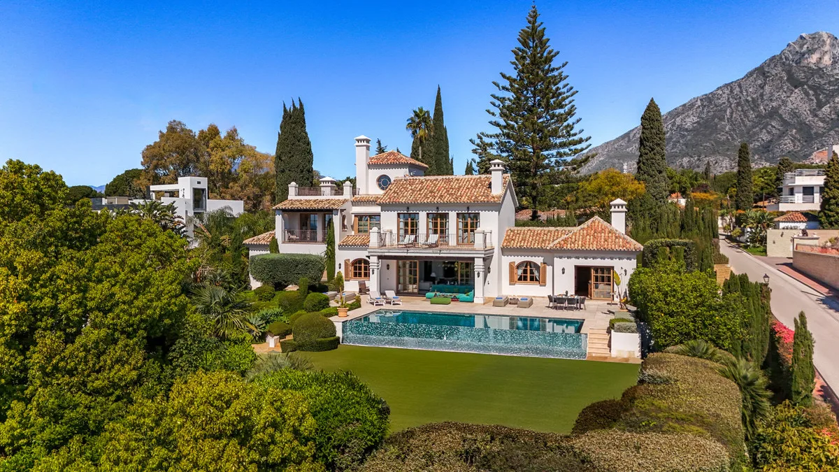 6-Bedroom Villa in The Golden Mile Main