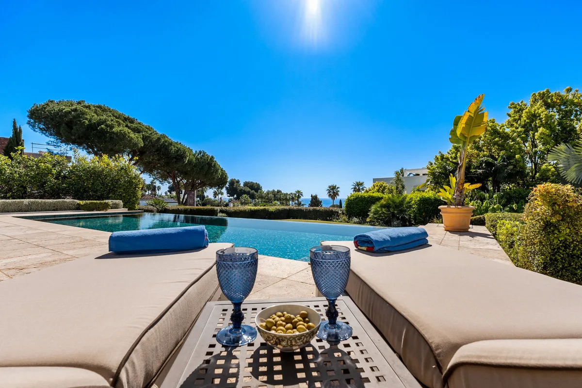 6-Bedroom Villa in The Golden Mile 2