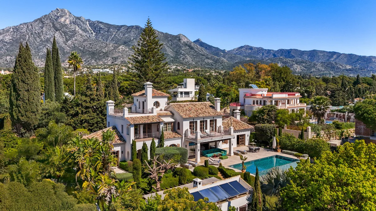 6-Bedroom Villa in The Golden Mile 4