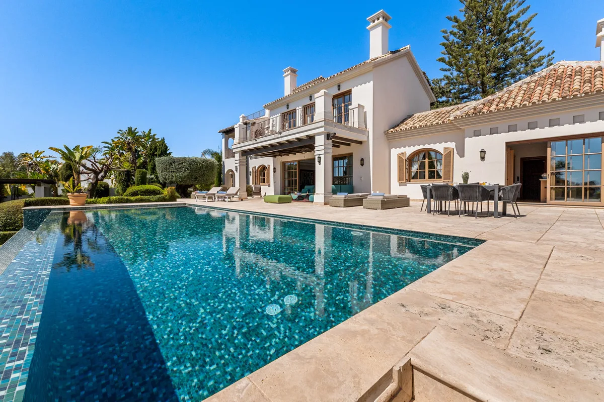 6-Bedroom Villa in The Golden Mile 5