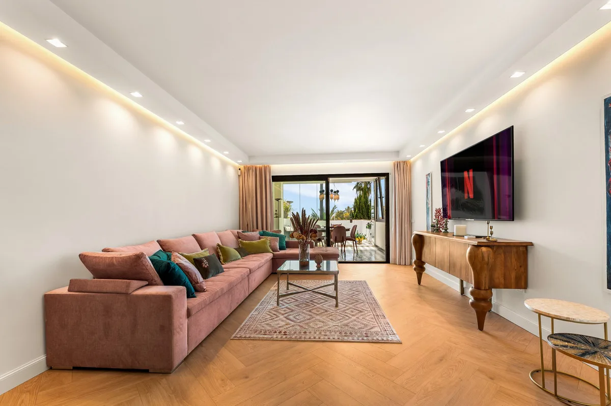 3-Bedroom Apartment in The Golden Mile 5