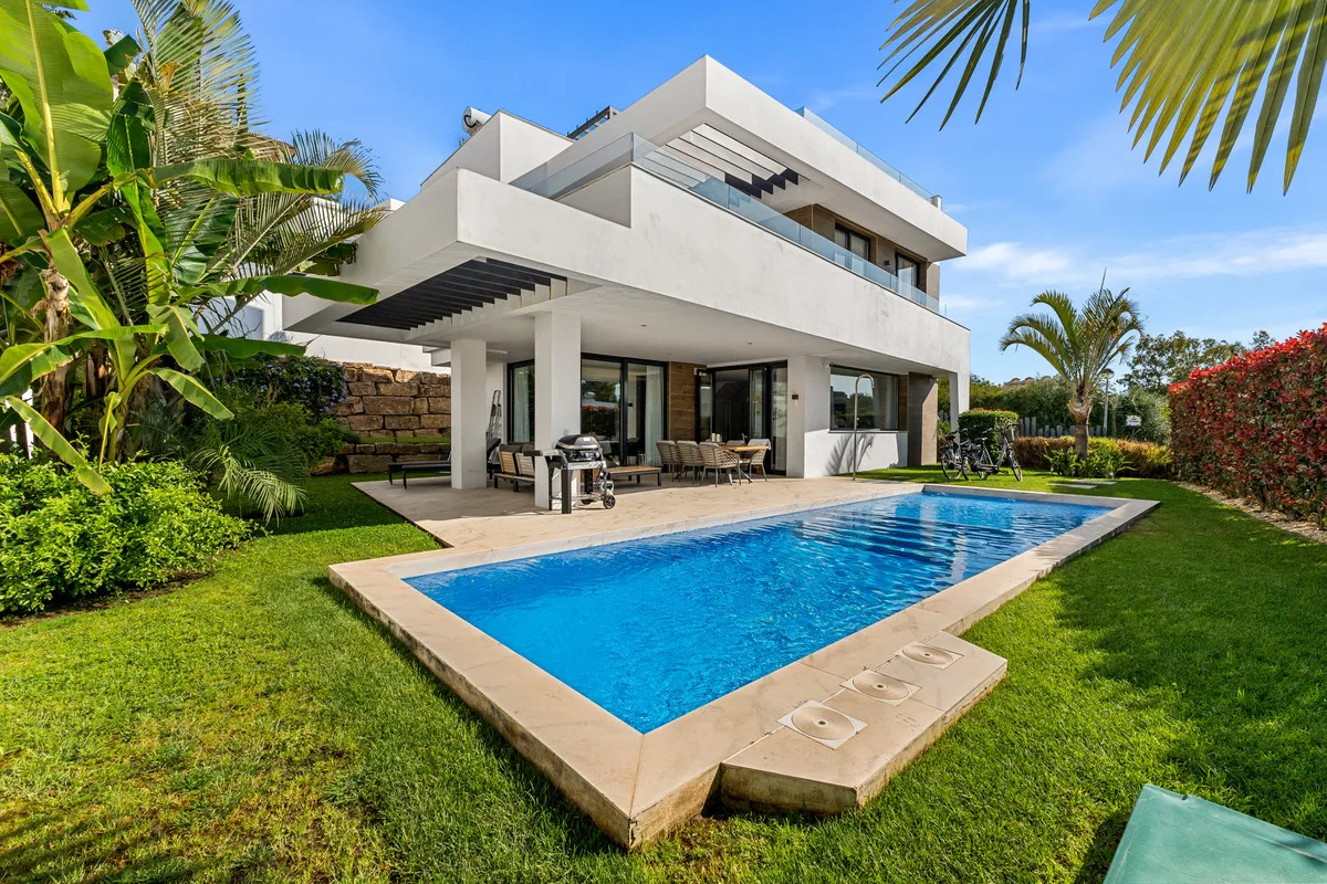 3-Bedroom Villa in New Golden Mile — New Golden Mile