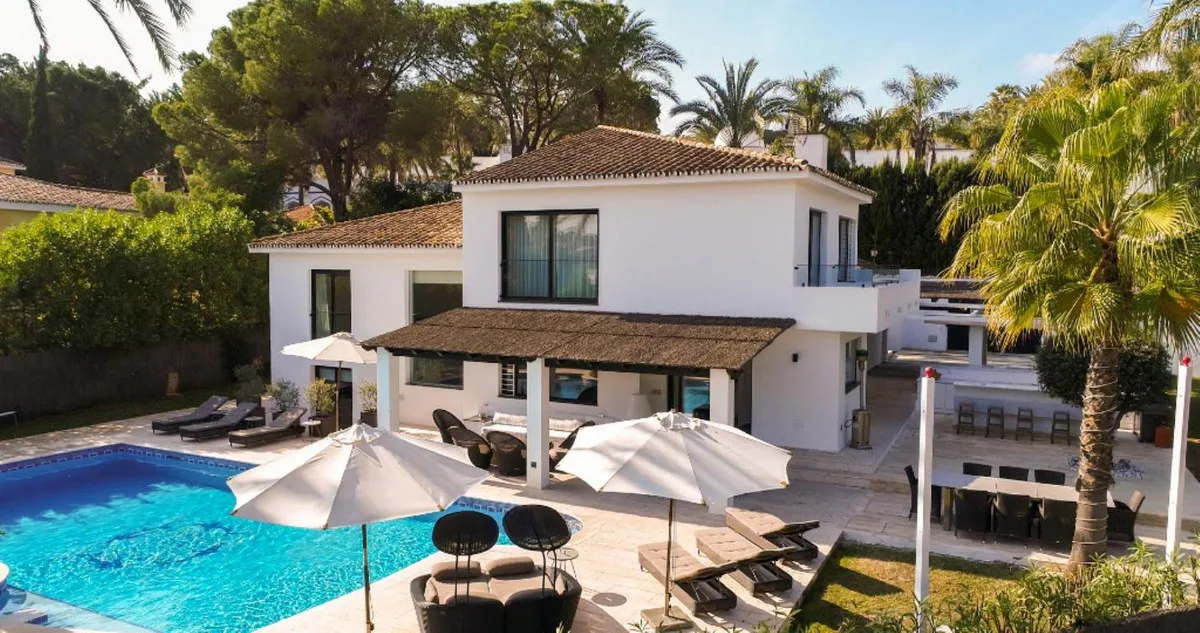 6-Bedroom Villa in Nueva Andalucía — Nueva Andalucía