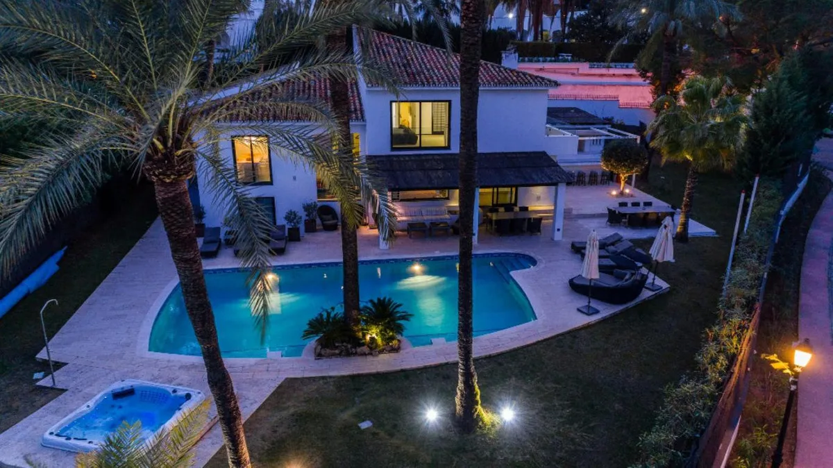 6-Bedroom Villa in Nueva Andalucía 3