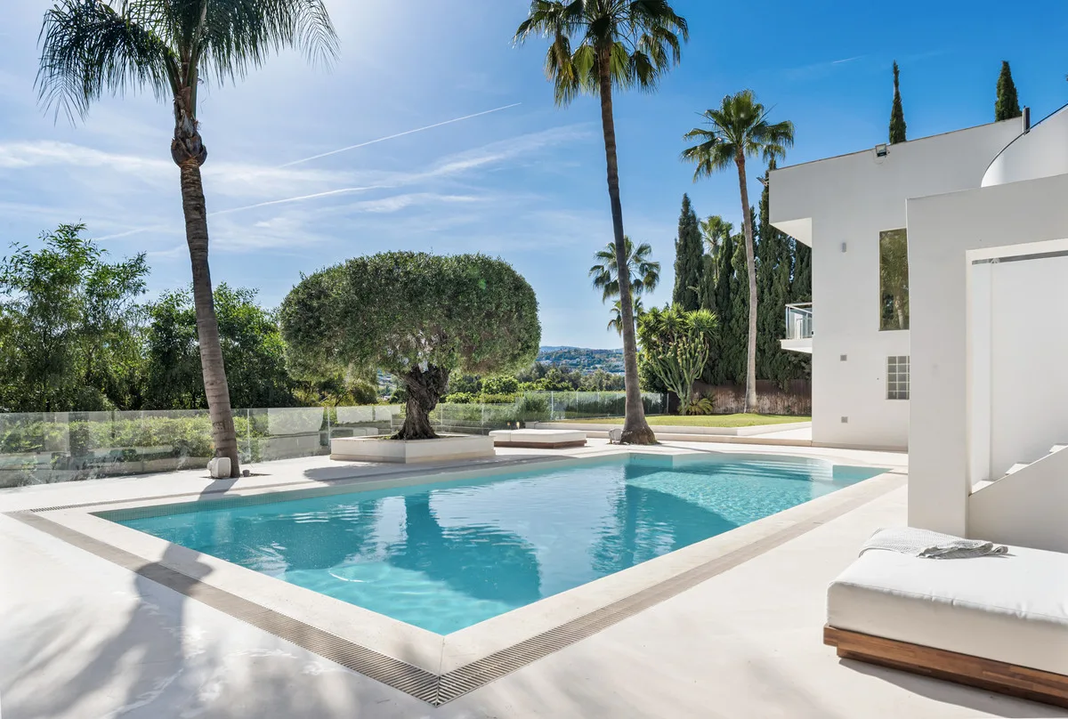 5-Bedroom Villa in Nueva Andalucía — Nueva Andalucía