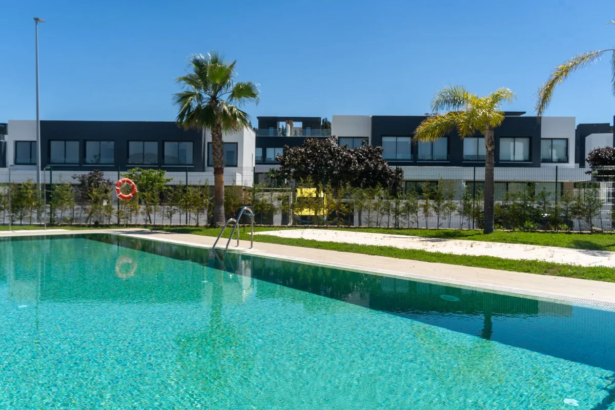 3-Bedroom Villa in El Paraiso — El Paraiso