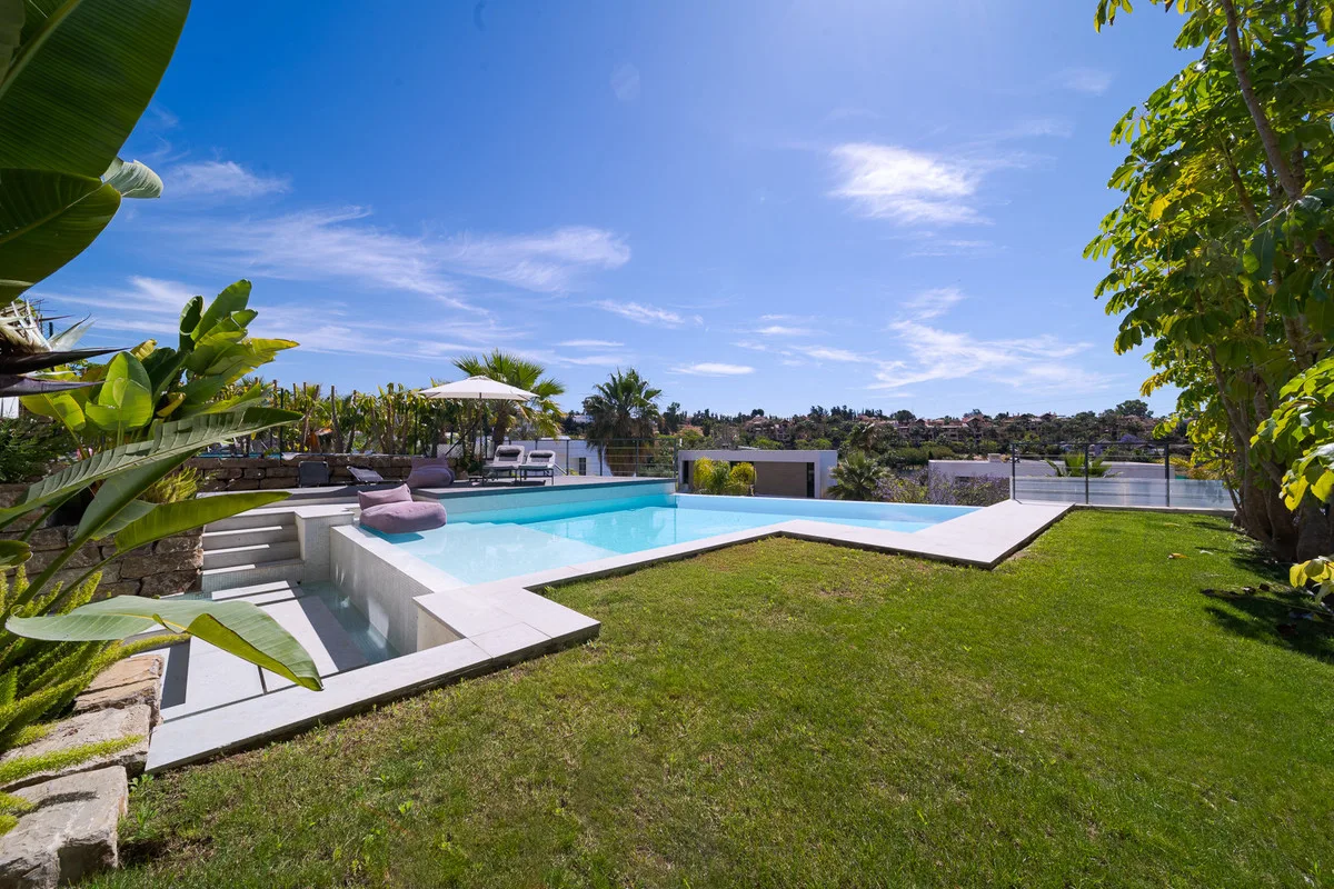 4-Bedroom Villa in Estepona 2