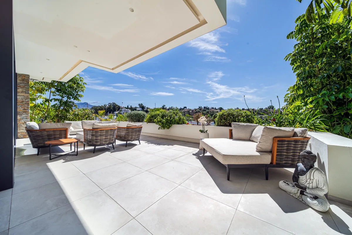 4-Bedroom Villa in Estepona 3