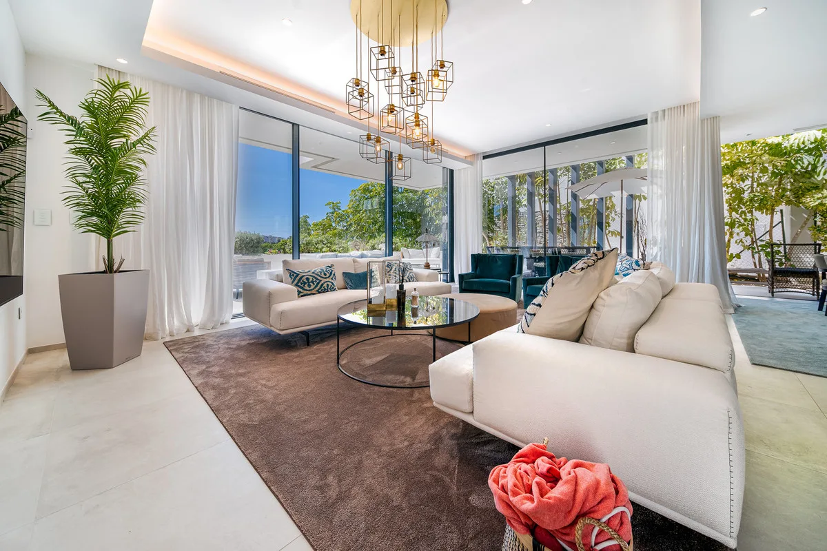 4-Bedroom Villa in Estepona 4