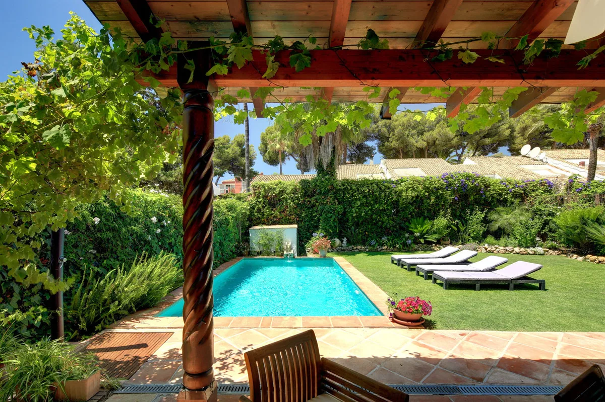 4-Bedroom Villa in Nueva Andalucía 4