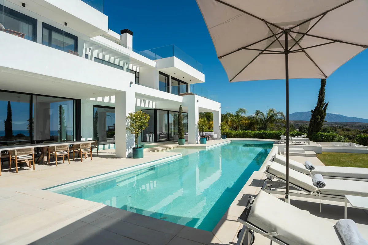 9-Bedroom Villa in Estepona 2