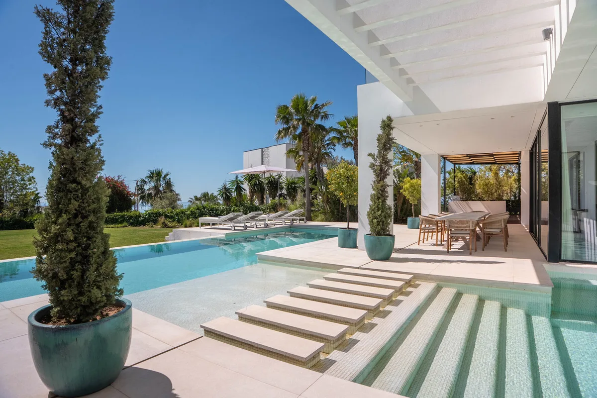 9-Bedroom Villa in Estepona 3