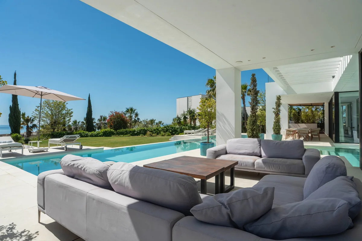 9-Bedroom Villa in Estepona 4