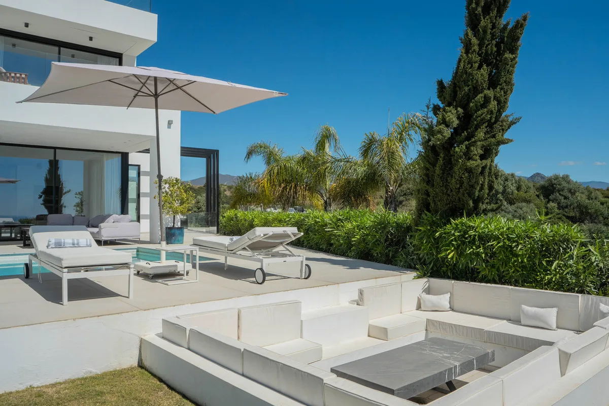 9-Bedroom Villa in Estepona 5