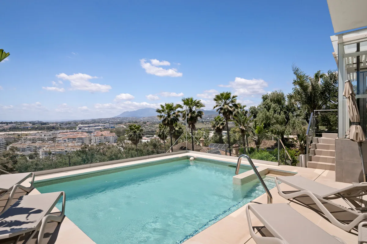 4-Bedroom Villa in Nueva Andalucía Main
