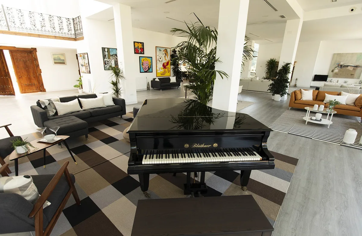 10-Bedroom Villa in Nueva Andalucía 5