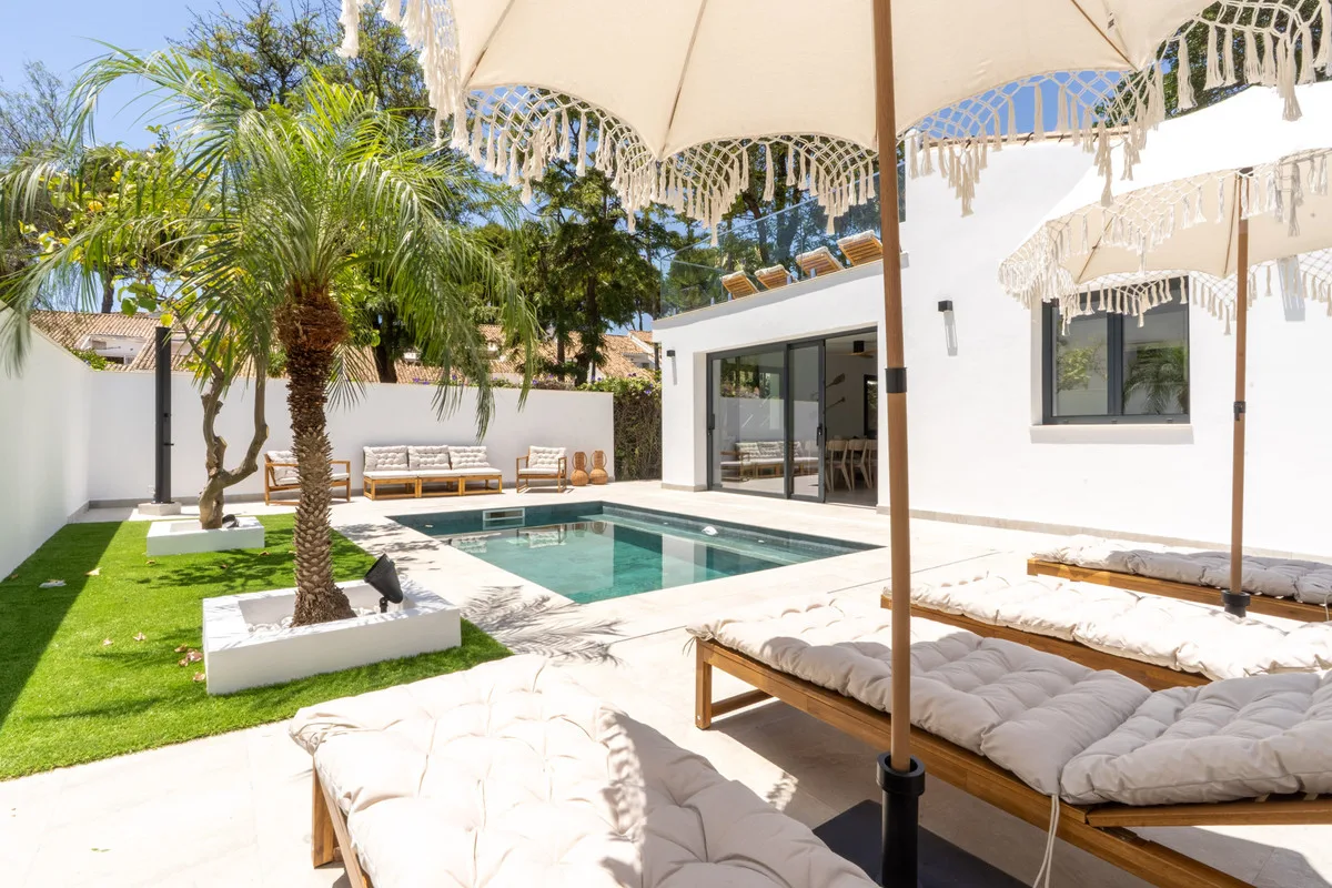 6-Bedroom Villa in Nueva Andalucía Main