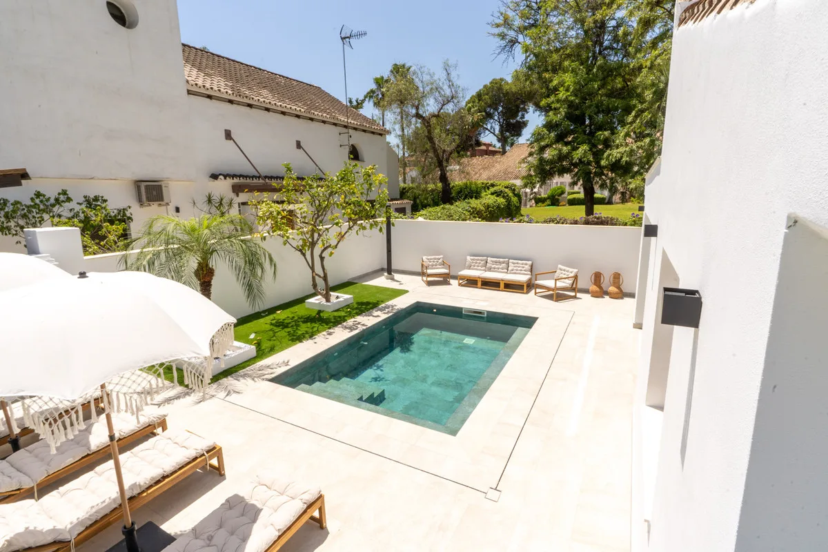 6-Bedroom Villa in Nueva Andalucía 3