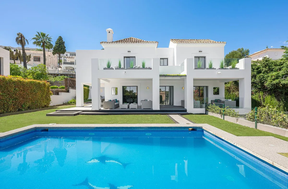 6-Bedroom Villa in Nueva Andalucía 2
