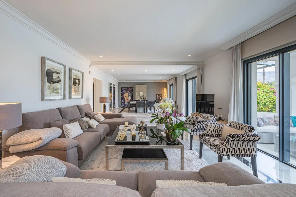 6-Bedroom Villa in Nueva Andalucía 4