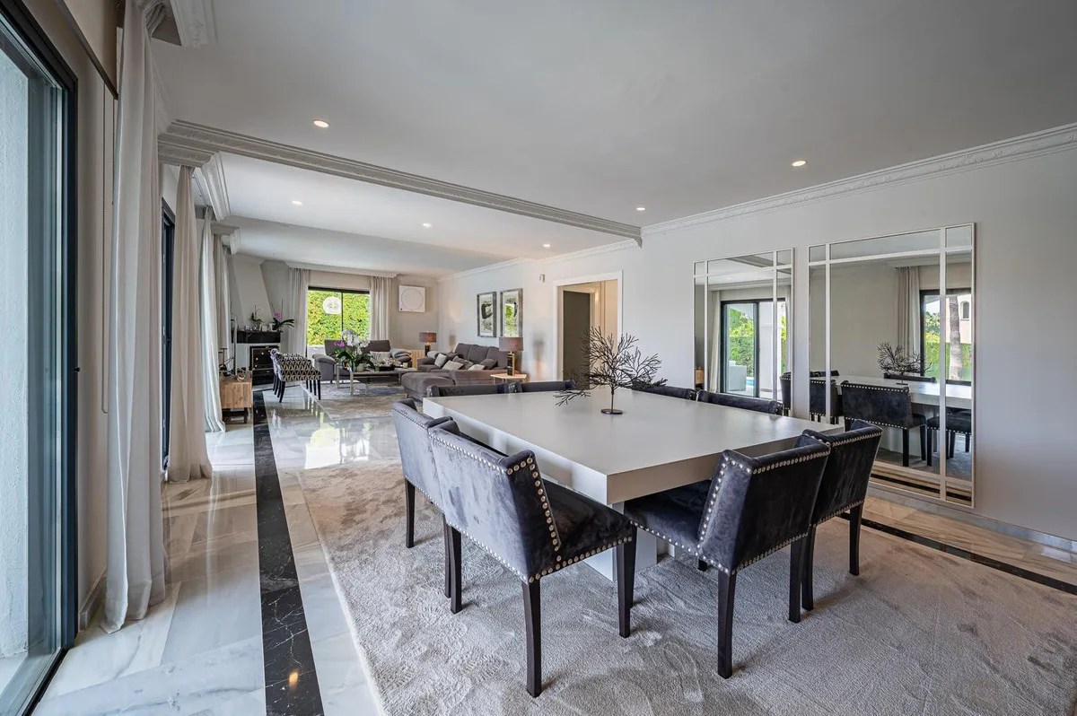 6-Bedroom Villa in Nueva Andalucía 5