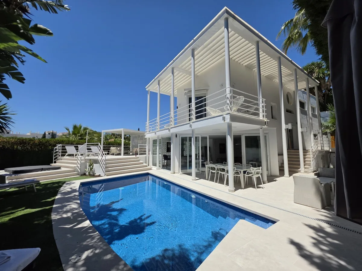 4-Bedroom Villa in Nueva Andalucía Main